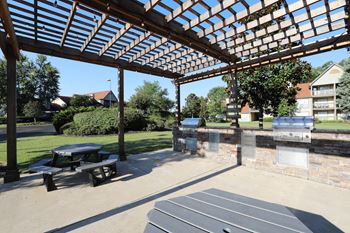 Night-lit pergola/outdoor kitchen
